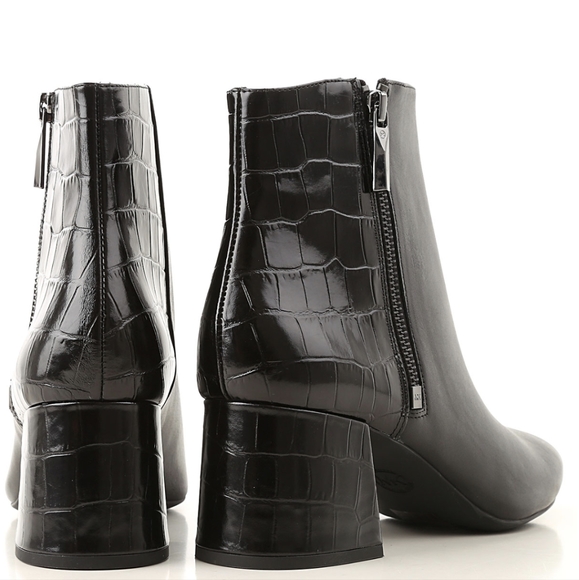 NEW Michael Kors Black ankle boots - Picture 2 of 2